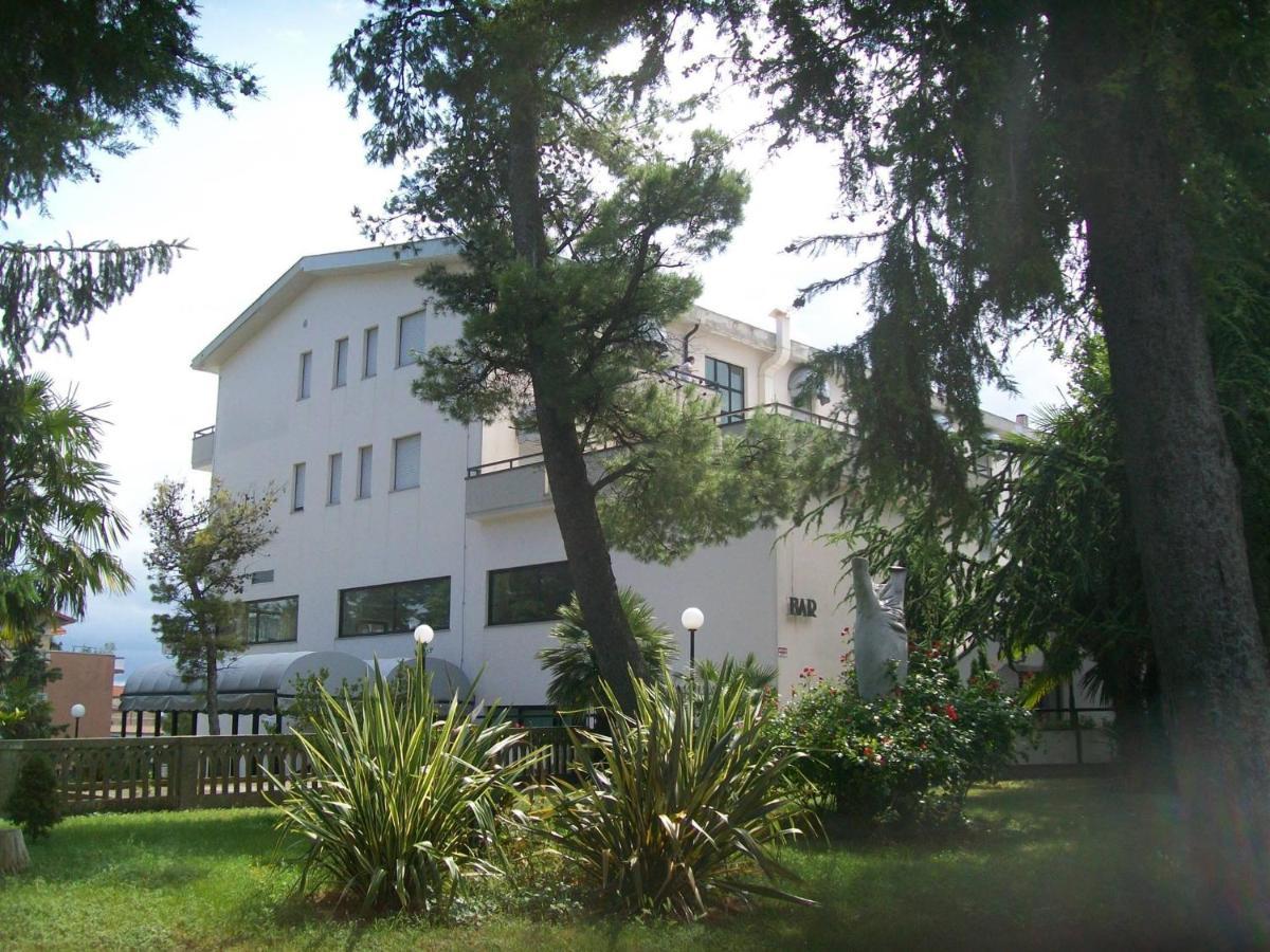 Hotel Du Parc Atri Exterior photo